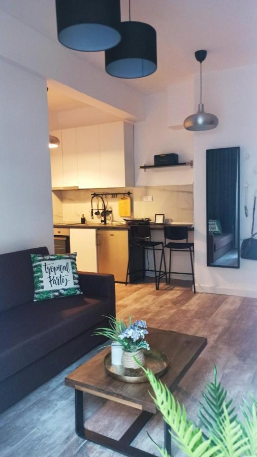 Down Town Luxurious Apartments 알렉산드로폴리스 외부 사진
